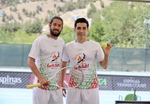 حرکت نمایشی مهدی حب درویش با توپ تنیس و پا